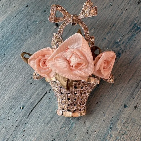 Gorgeous vintage silver basket brooch w/pink satin ribbon flowers & rhinestones - Picture 7 of 9